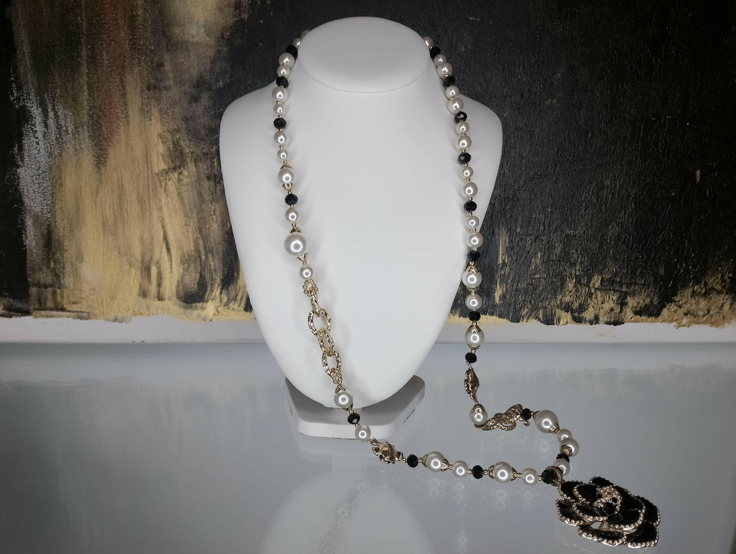 Collier Perla Bella fantaisies le long des perles, vue détaillée - collier bijou indispensable collection, facile à associer autres bijoux look personnalisé