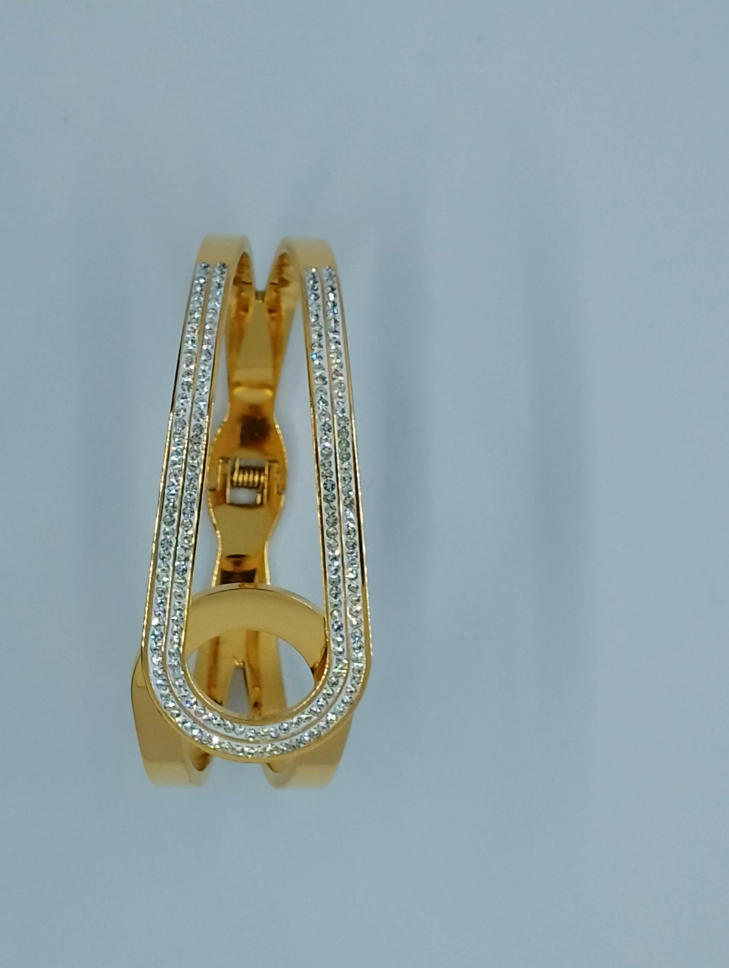 Bracelet Solaya simplicité élégante, vue complète - bracelet intemporel facile d'entretien, nettoyage chiffon doux
