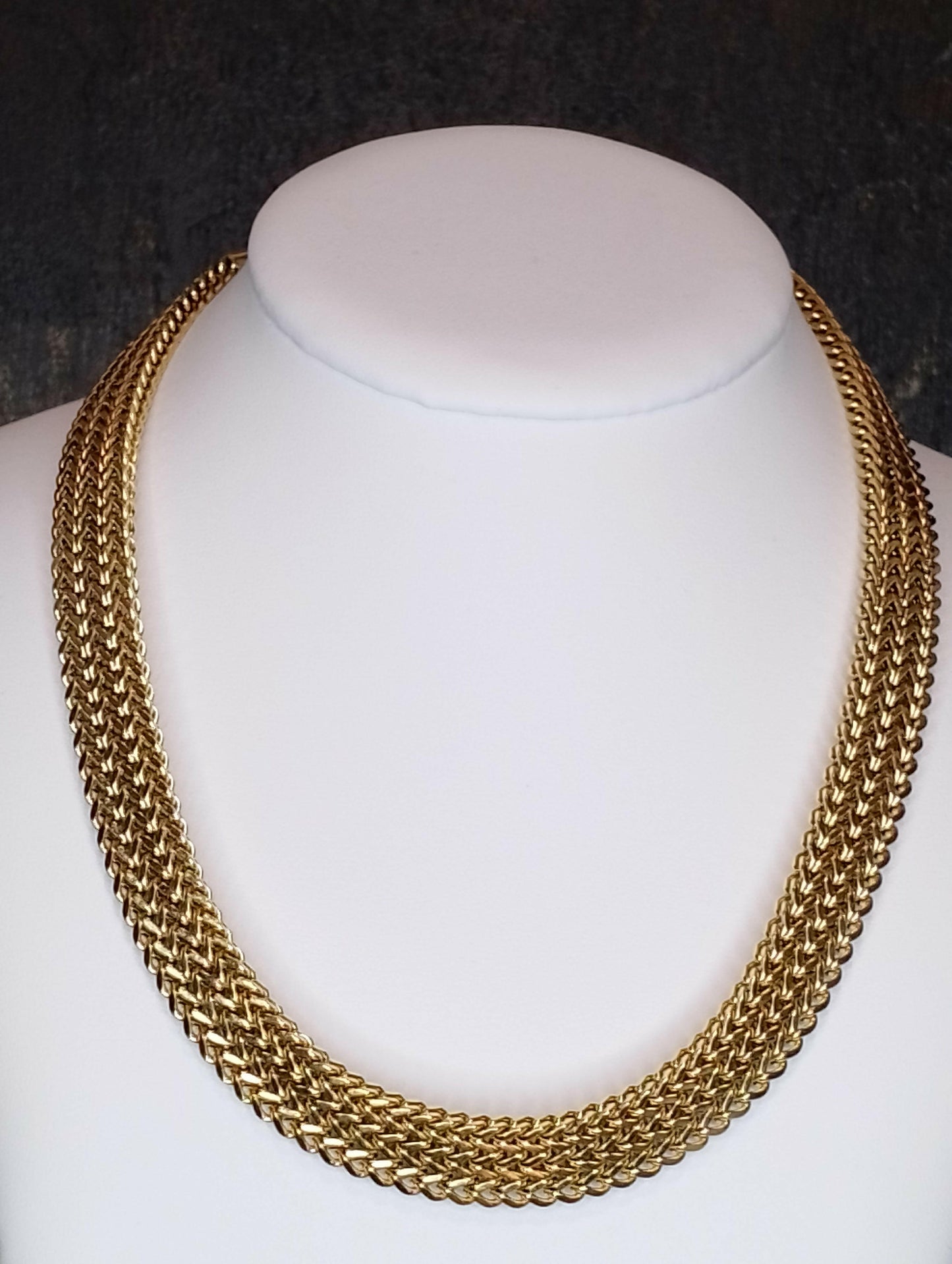 Collier Ophélie maille gourmette robuste, vue complète - collier bijou intemporel ne se démodant pas, facile d'entretien