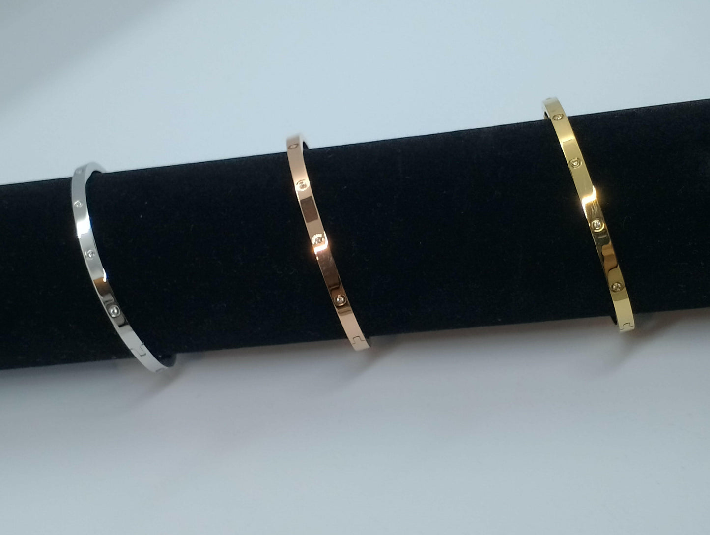 Bracelet Stacy design élégant, vue complète - bracelet acier inoxydable facile d'entretien, nettoyage chiffon doux