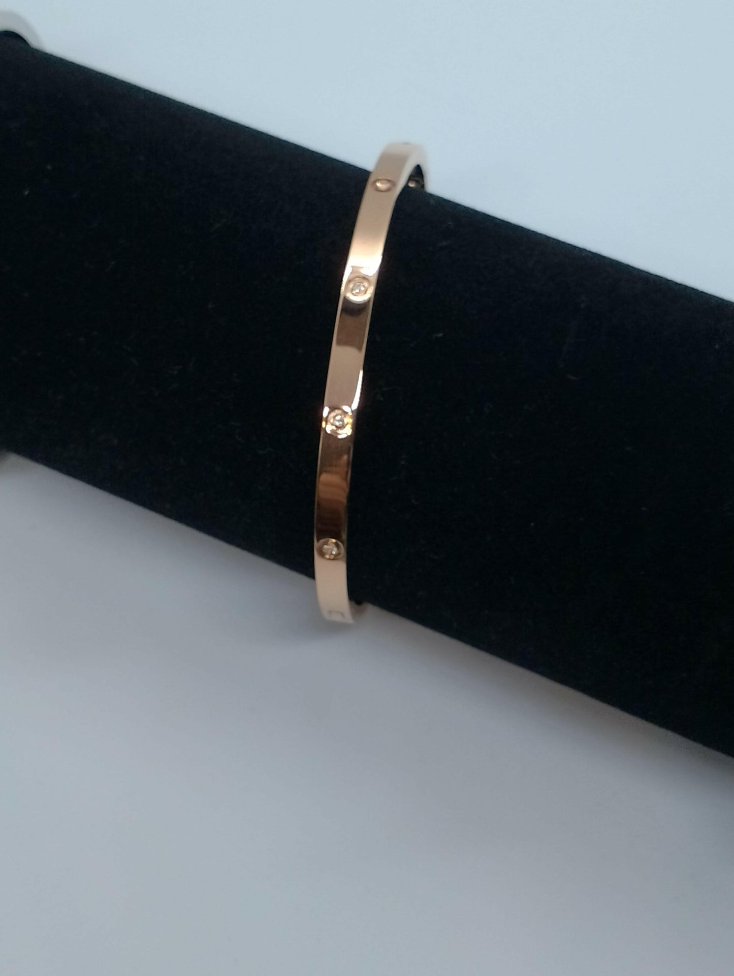 Bracelet Stacy finition brillante, vue alternative - bracelet bijou polyvalent combinant aspect robuste et délicatesse strass