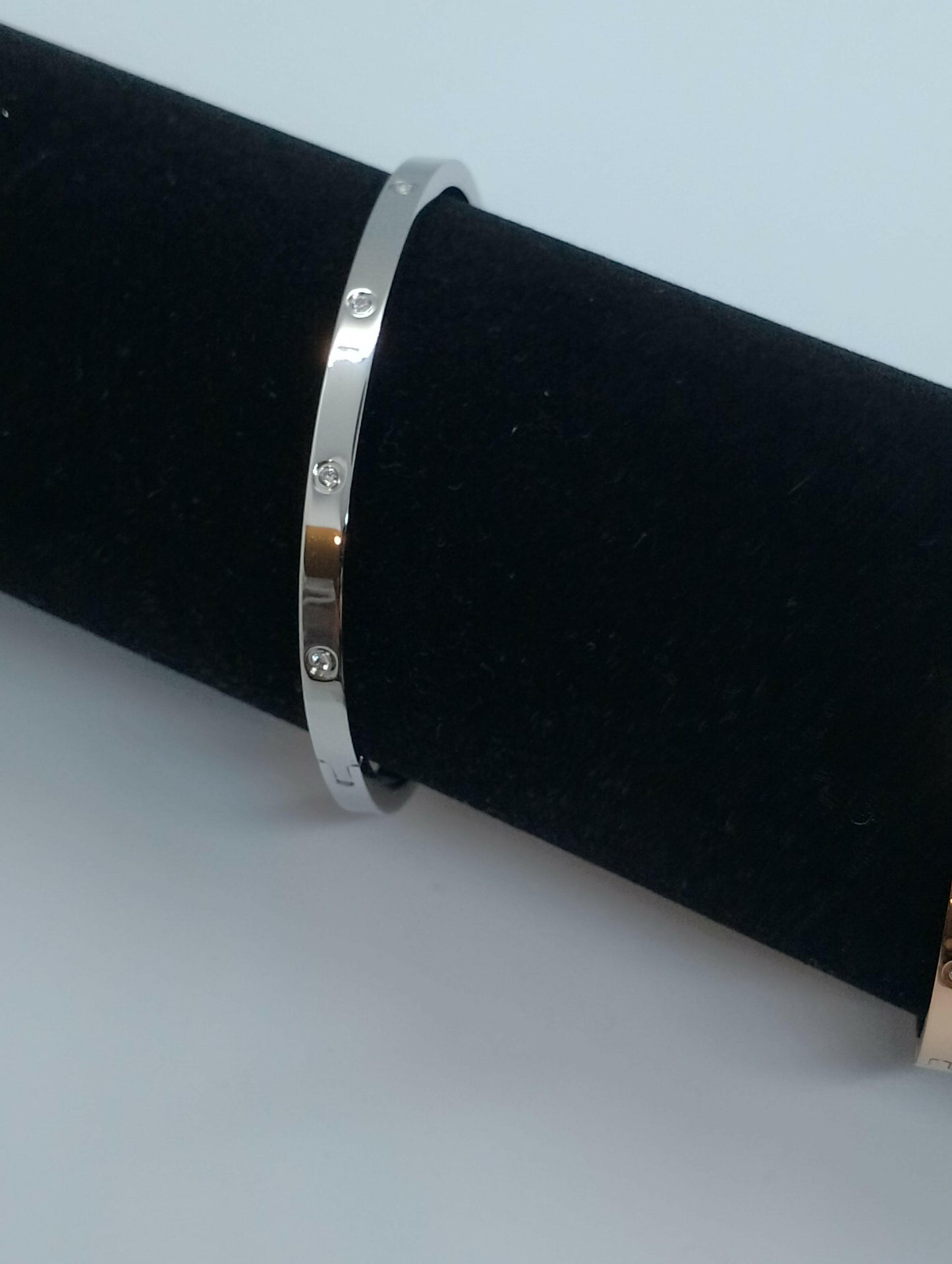 Bracelet Stacy coloris variés élégants, vue d'ensemble - bracelet accessoire mode largeur 6cm pour personnes aimant style unique