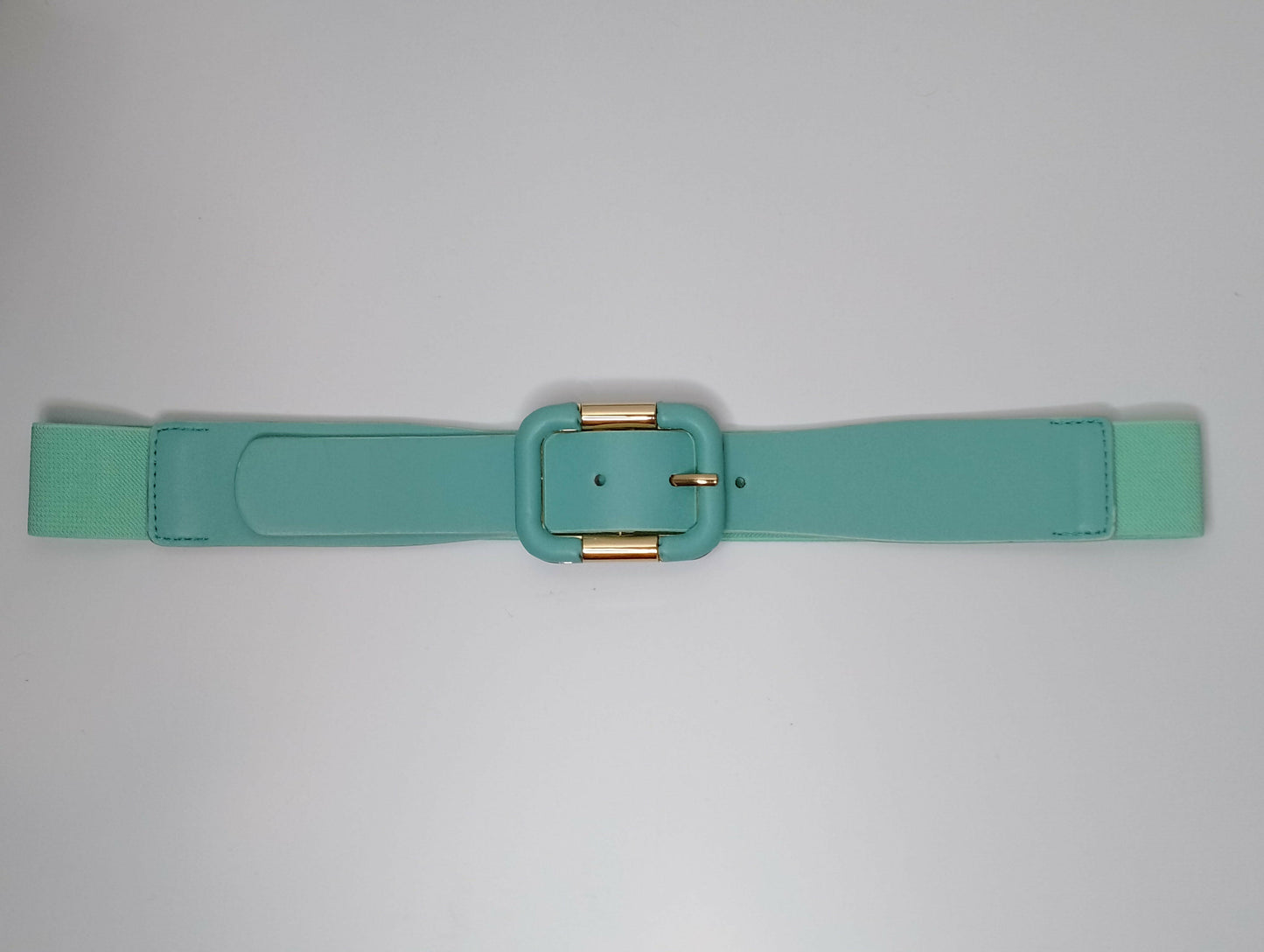 Ceinture Agathe PU lisse élasthanne boucle métal or clair, vue de face - ceinture élégante largeur 3,8cm taille unique pour événements professionnels et cérémonies élégantes, design contemporain intemporel