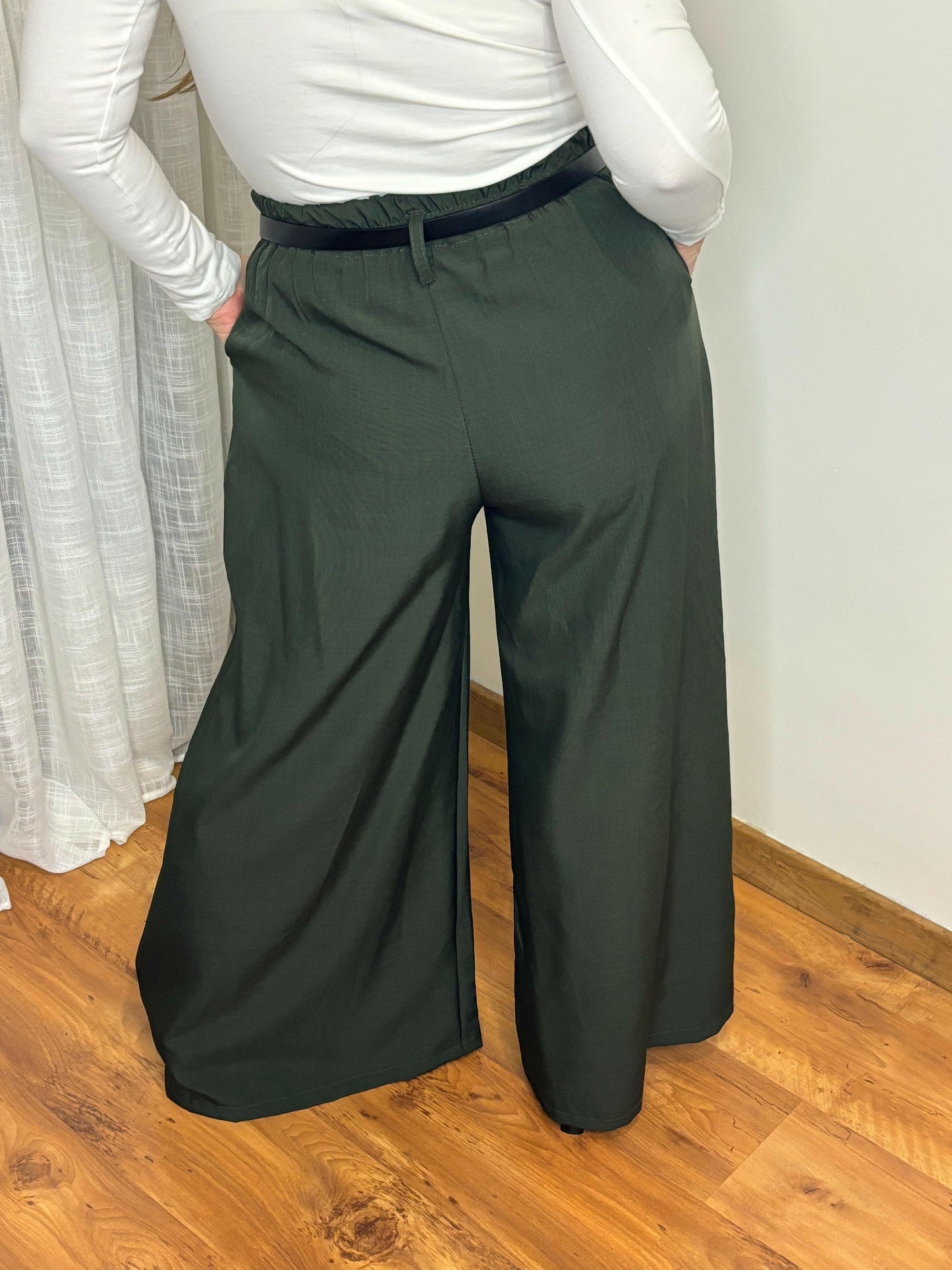 Pantalon Eddy kaki.