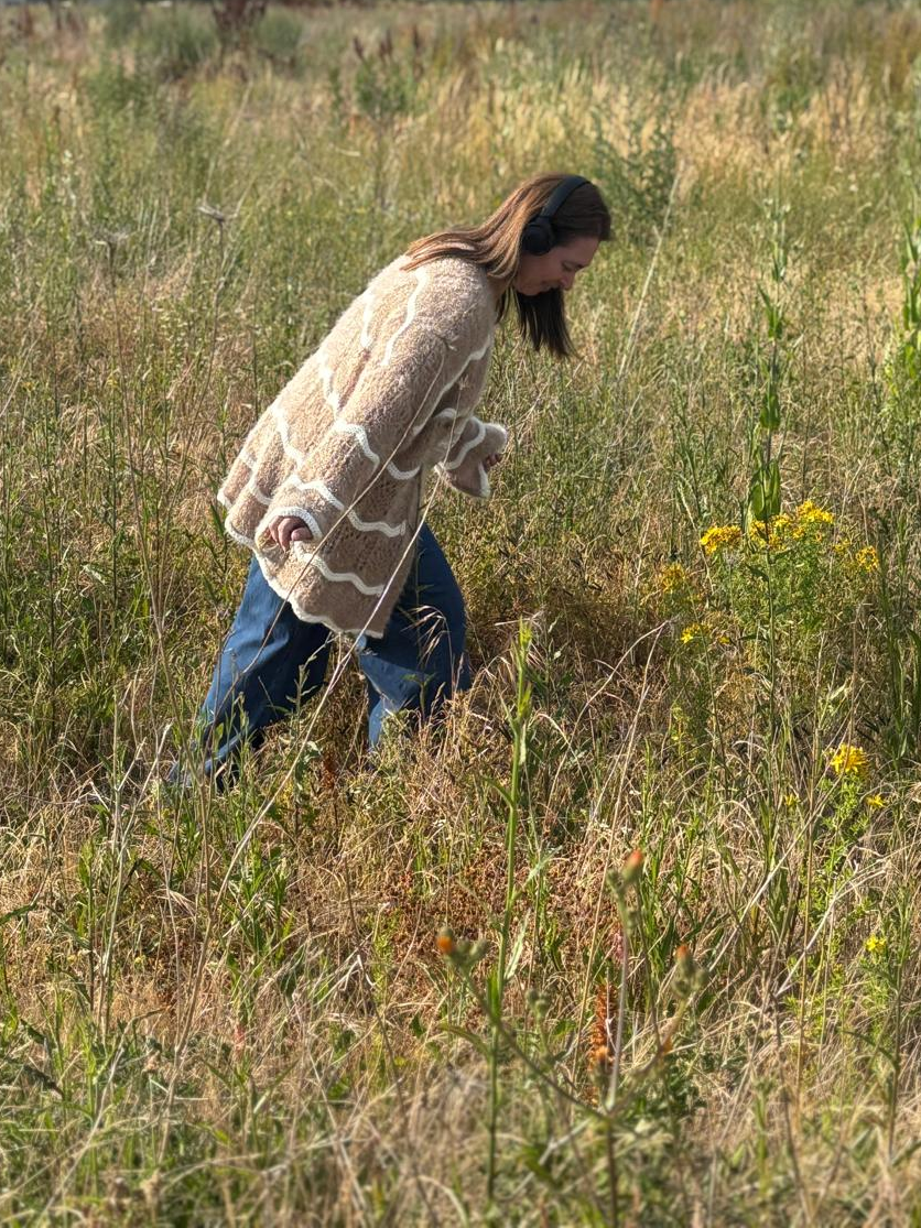 Gilet Amélie beige naturel raffiné, vue d'ensemble - gilet confortable pour voyages et environnements climatisés