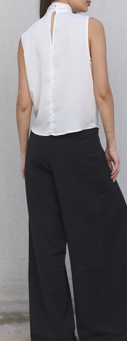 Top Volanta blanc en polyester, vue détaillée des volants - chemise élégante pour occasions spéciales