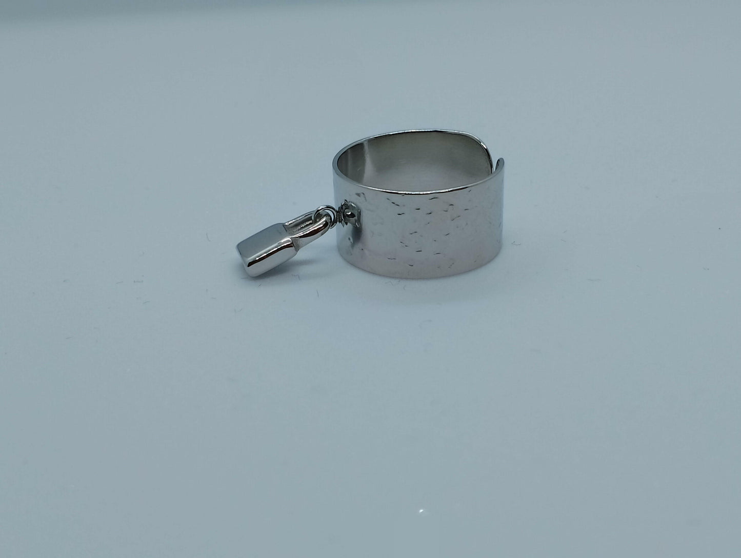 Bague Amélia design unique cadenas mobile, vue complète - bague polyvalente toutes saisons ne se dégradant pas avec le temps