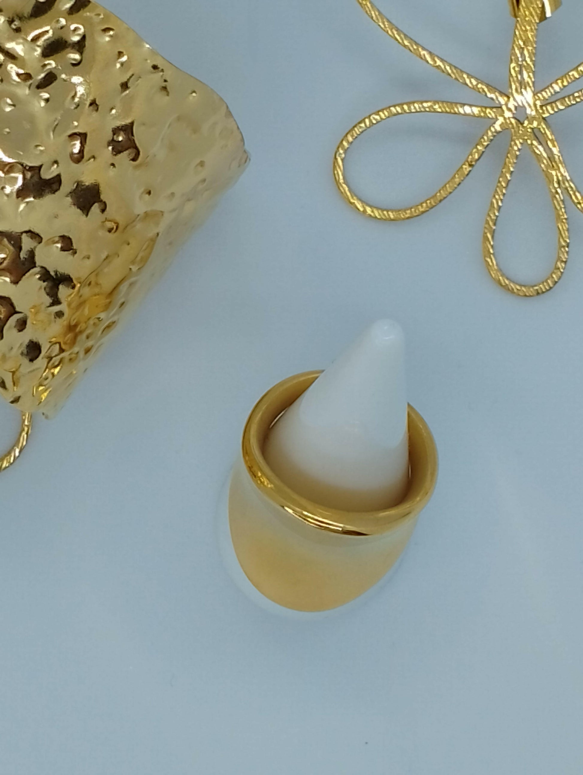 Bague Océane modèle unique robuste simplicité, vue détaillée - bague polyvalente unisexe résistante corrosion, élément incontournable collection pour hommes et femmes