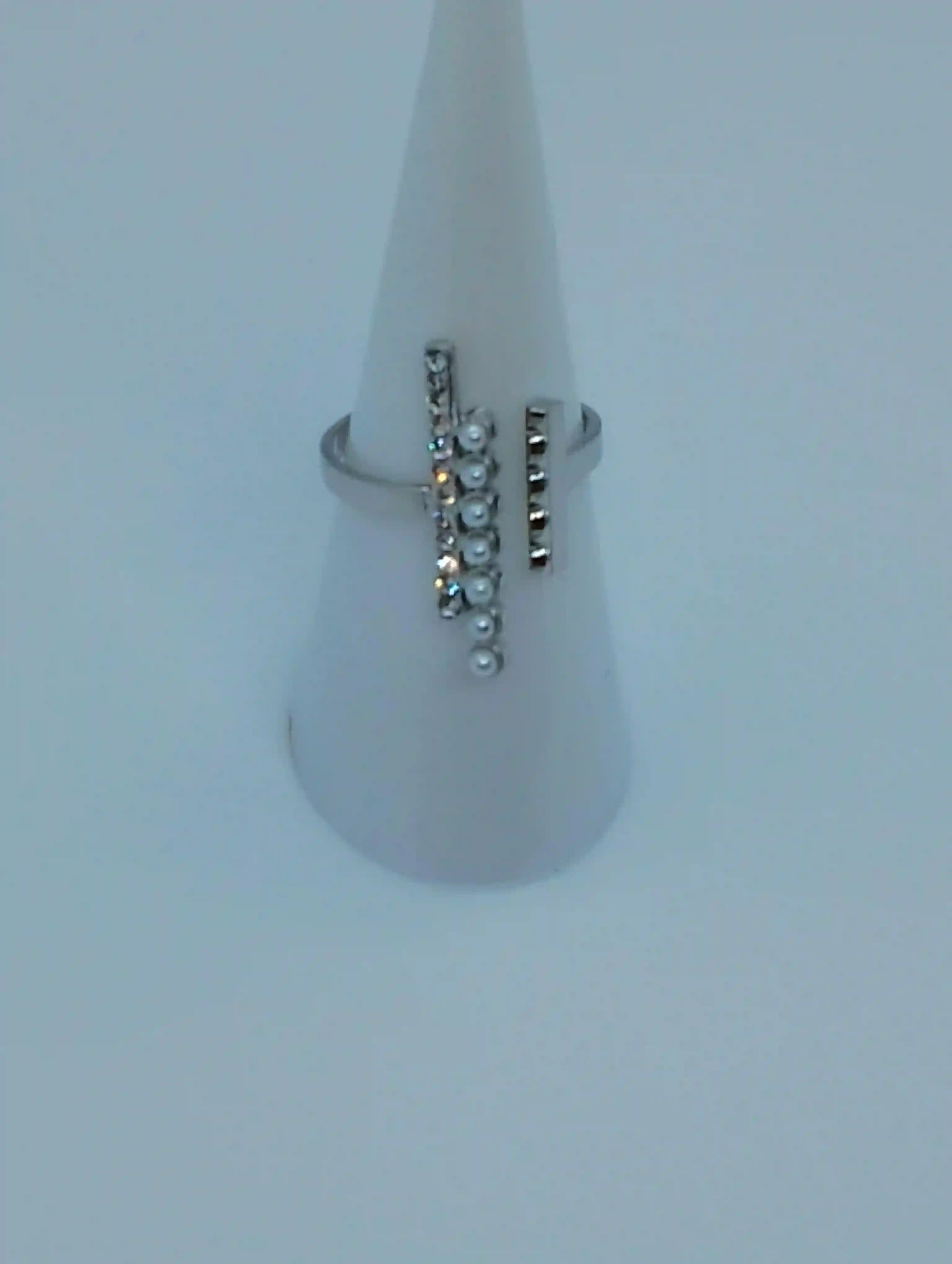Bague femme cristaux strass couleur argent bijou élégant look chic raffiné BONITALUZ