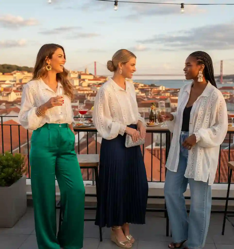 Blouse femme blanche fluide terrasse rooftop coucher de soleil amies look lifestyle festif méditerranéen BONITALUZ