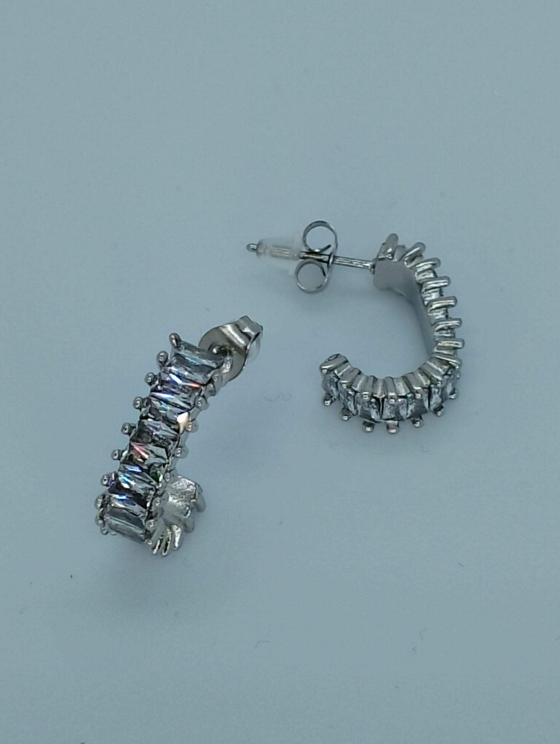 Boucles Christalia polyvalence maximale, vue d'ensemble - boucles accessoire indispensable pour toute occasion, du bureau à la plage en passant par événements spéciaux