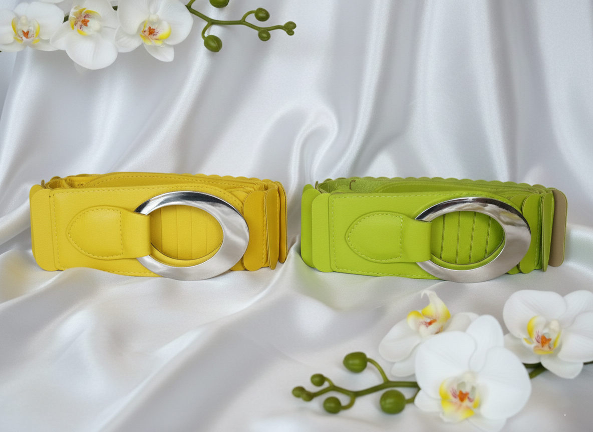 Ceinture Ariella PU lisse élasthanne boucle métal argent clair, vue de face - ceinture élégante largeur 6cm taille unique pour occasions formelles informelles et événements spéciaux