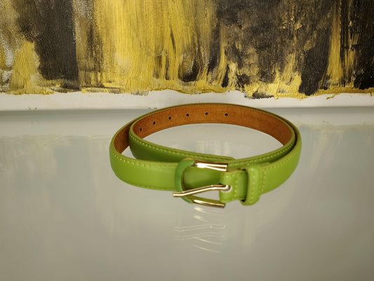 Ceinture Valériane polyvalente intemporelle, vue portée - ceinture fermeture ardillon s'adaptant tous styles bureau et soirées ville toutes saisons