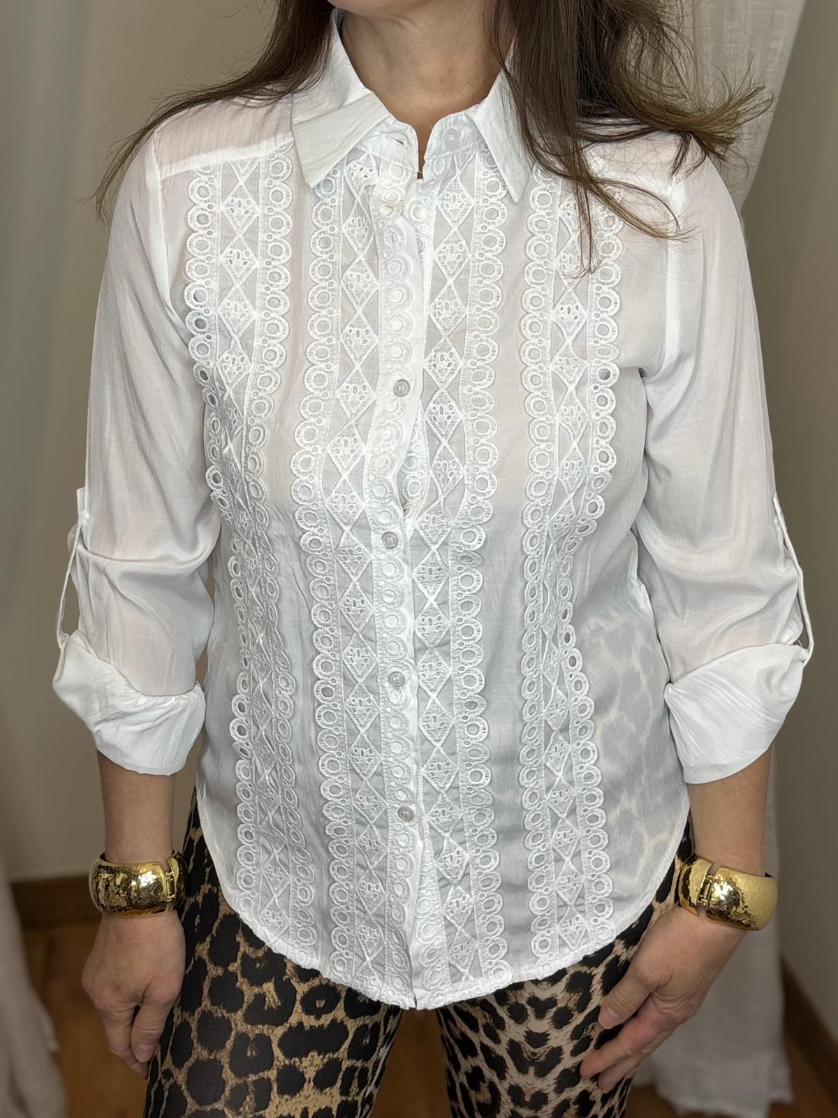 Chemise Agnès détails broderie anglaise - Chemise blanche ornements BONITALUZ