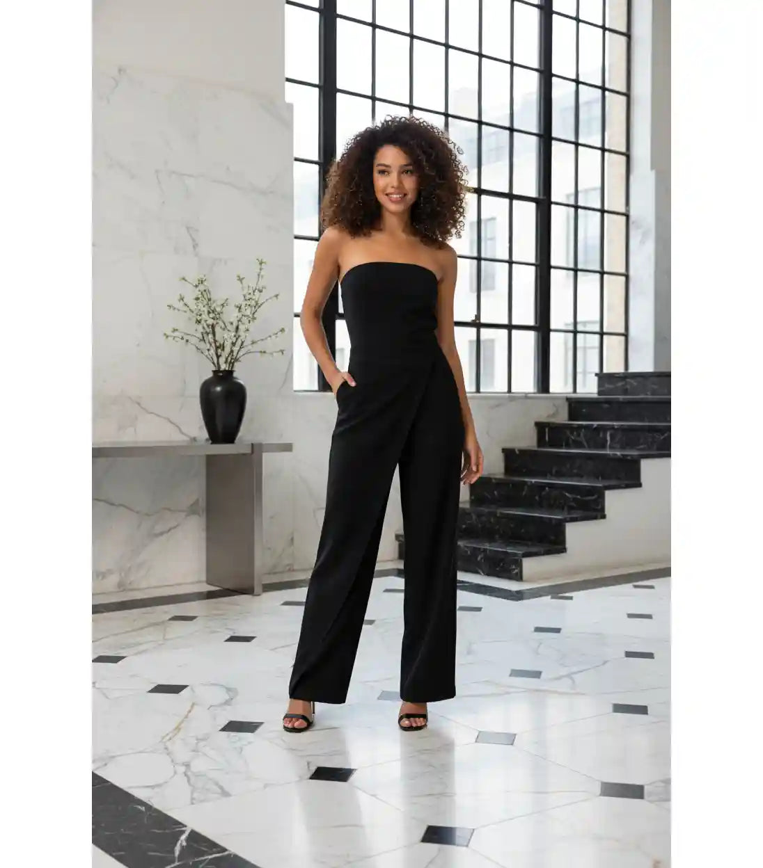 Combinaison Joy bustier loft moderne escalier marbre look éditorial luxe BONITALUZ