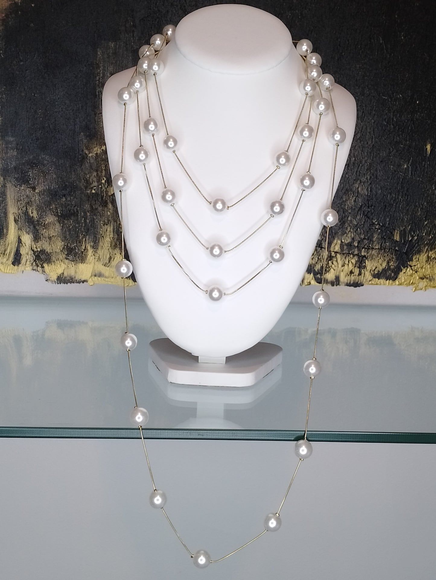 <ul> <li>Collier sautoir en acier inoxydable, sans nickel et de couleur dorée<br></li> <li>Composé de 4 chaines perlées de longueur différentes</li> <li>Longueur : 46 cm doublé pour la plus grande et de 5 cm de chaîne de réglage</li> </ul>