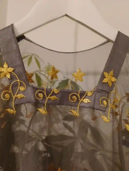 Matière broderie artisanale dorée tunique Kebaya seconde main BONITALUZ