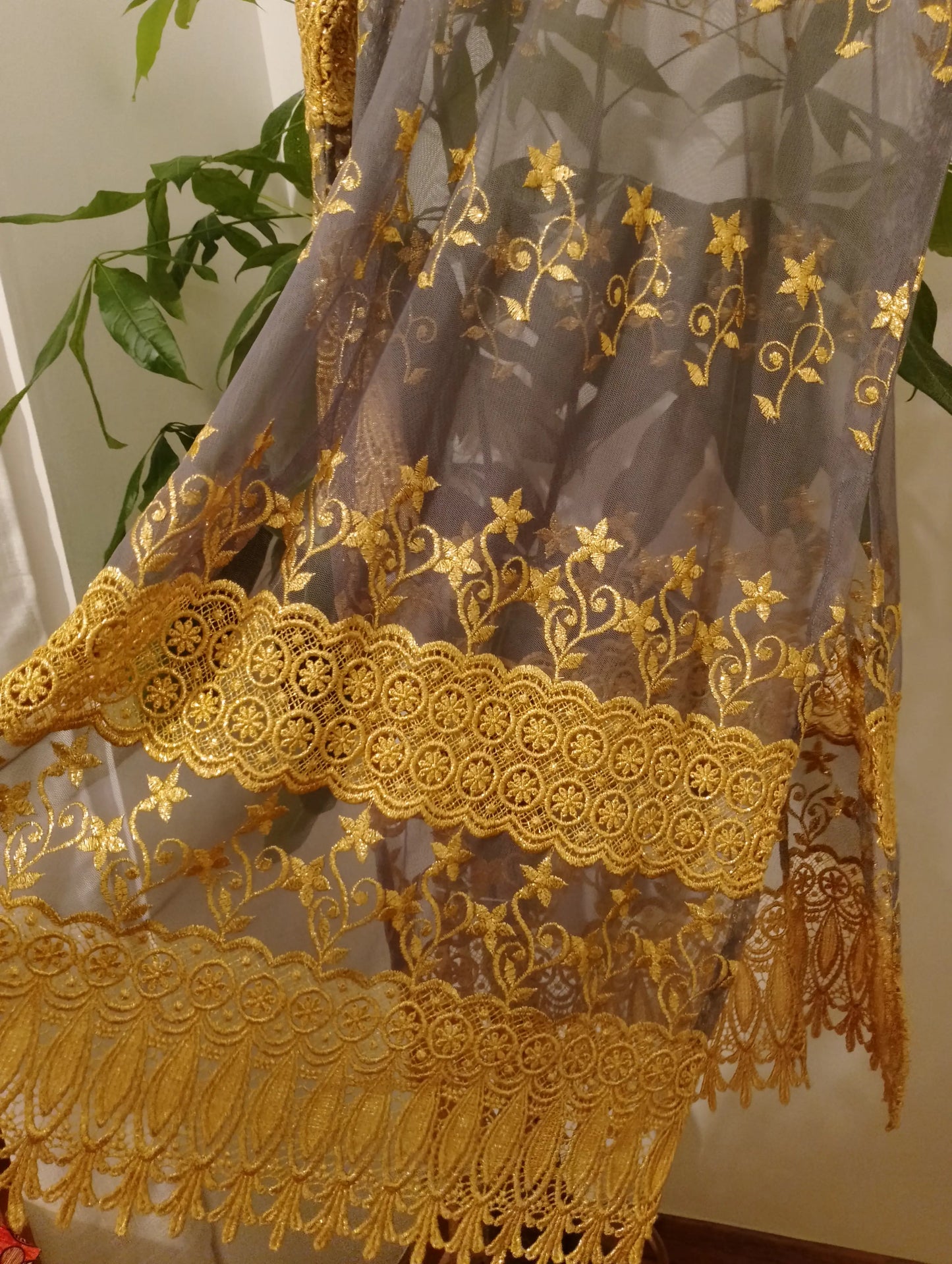 Détail broderie dorée florale tunique Kebaya seconde main BONITALUZ