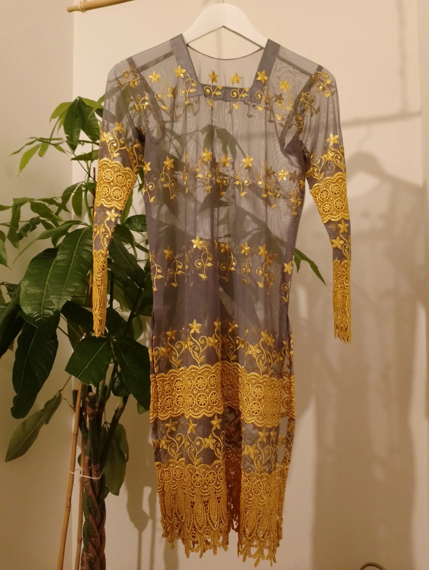 Détail broderie dorée florale tunique Kebaya seconde main BONITALUZ