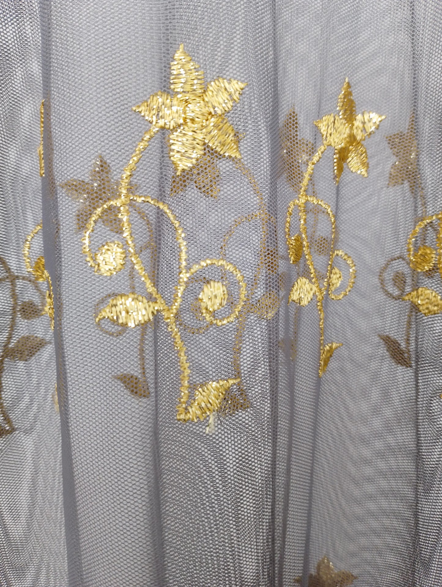 Détail dentelle dorée tunique Kebaya brodée seconde main BONITALUZ
