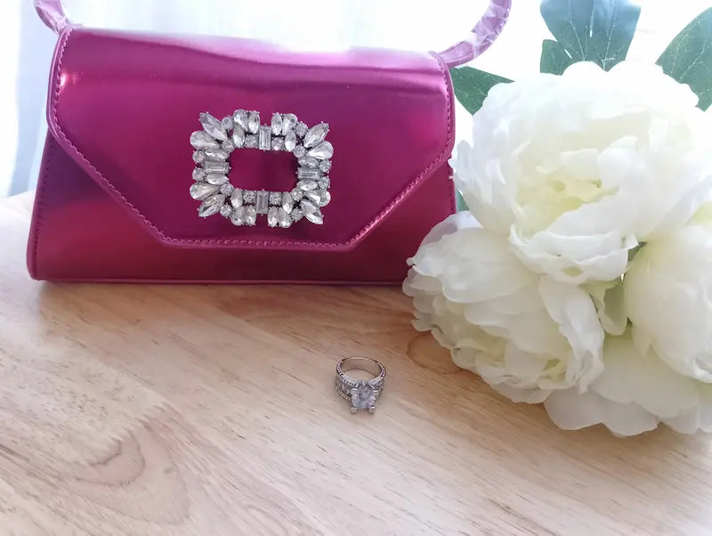 Sac Nolie BONITALUZ fuchsia - pochette rigide avec broche strass carrée