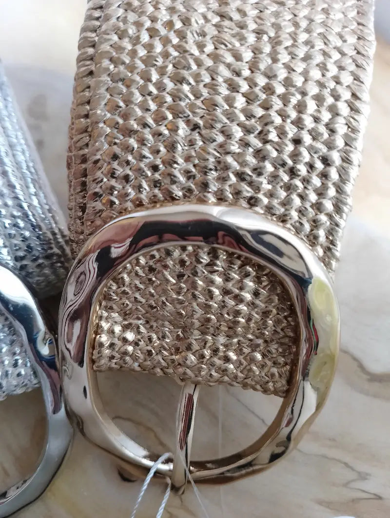 Détail boucle dorée ceinture synthétique Lys – BONITALUZ