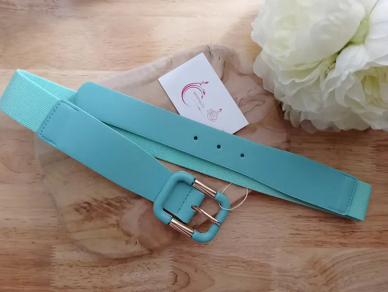 Détail boucle dorée ceinture élasthanne Agathe vert d'eau – BONITALUZ
