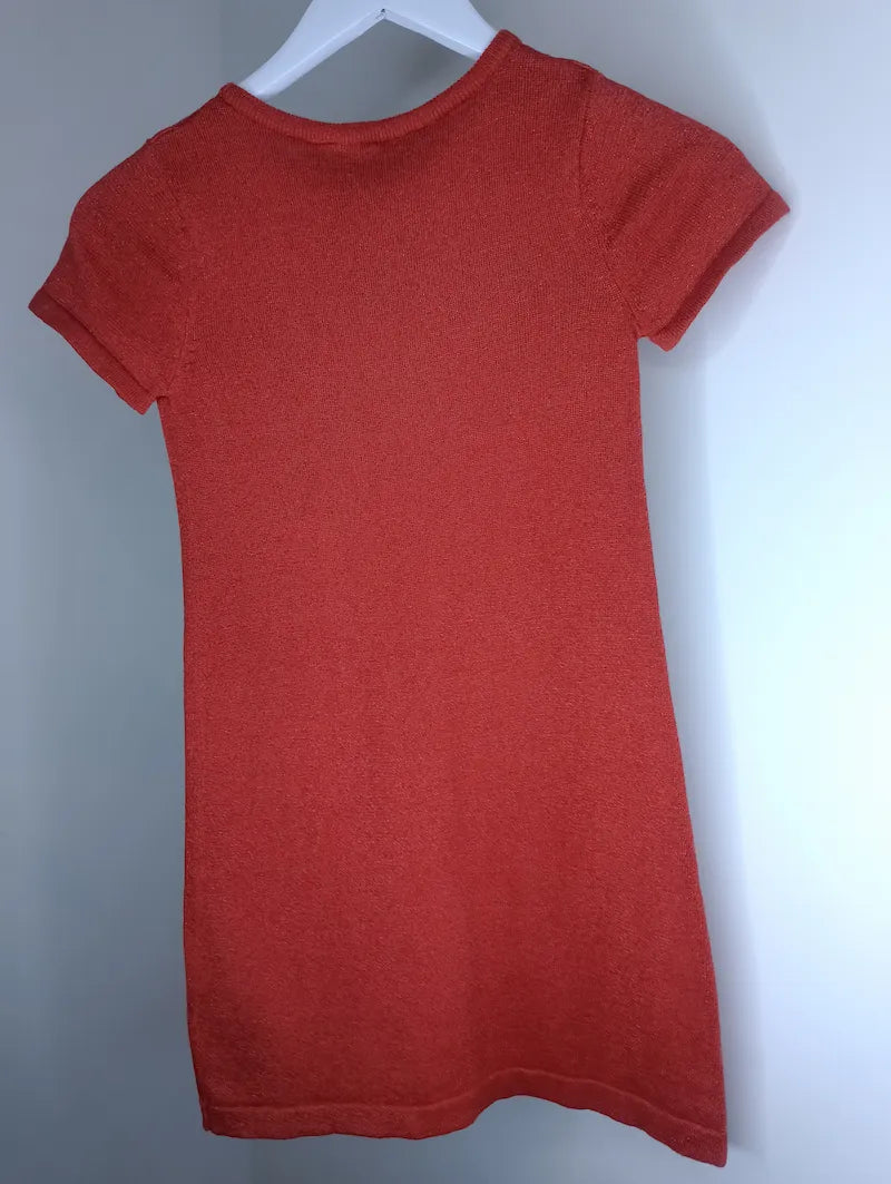 Robe rouge à volants fille – dos– tissu brillant fibre métallisée