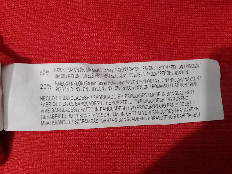 Étiquette composition pull Pull & Bear – 80% rayonne 20% nylon