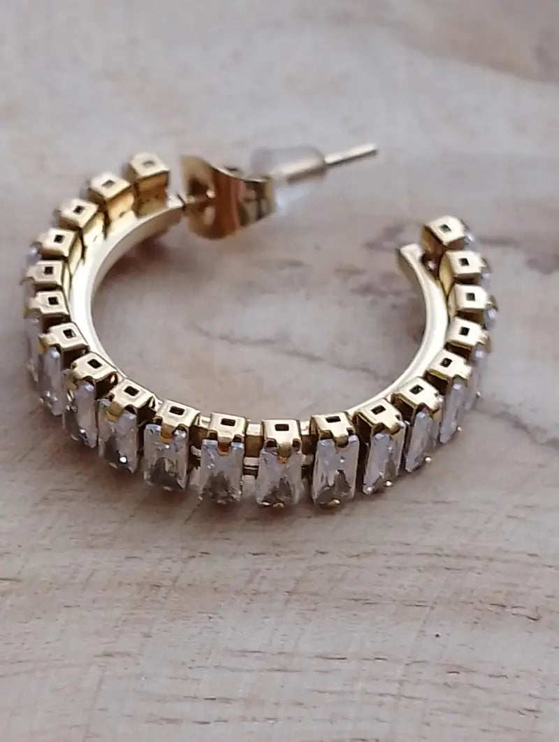 Boucles d'oreilles Christalia créole dorée cristaux carrés transparents – BONITALUZ