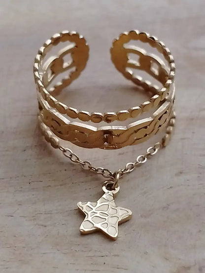 Bague Espérancia triple anneau doré chaîne étoile de mer – vue d'ensemble fond marbre – BONITALUZ