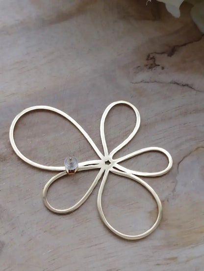 Boucles Marguerite – détail entrelacs fil argenté forme fleur – BONITALUZ