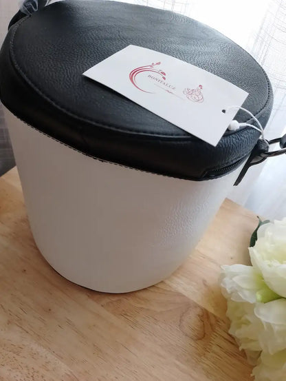 Sac seau noir cylindrique avec logo BONITALUZ accessoire femme élégant