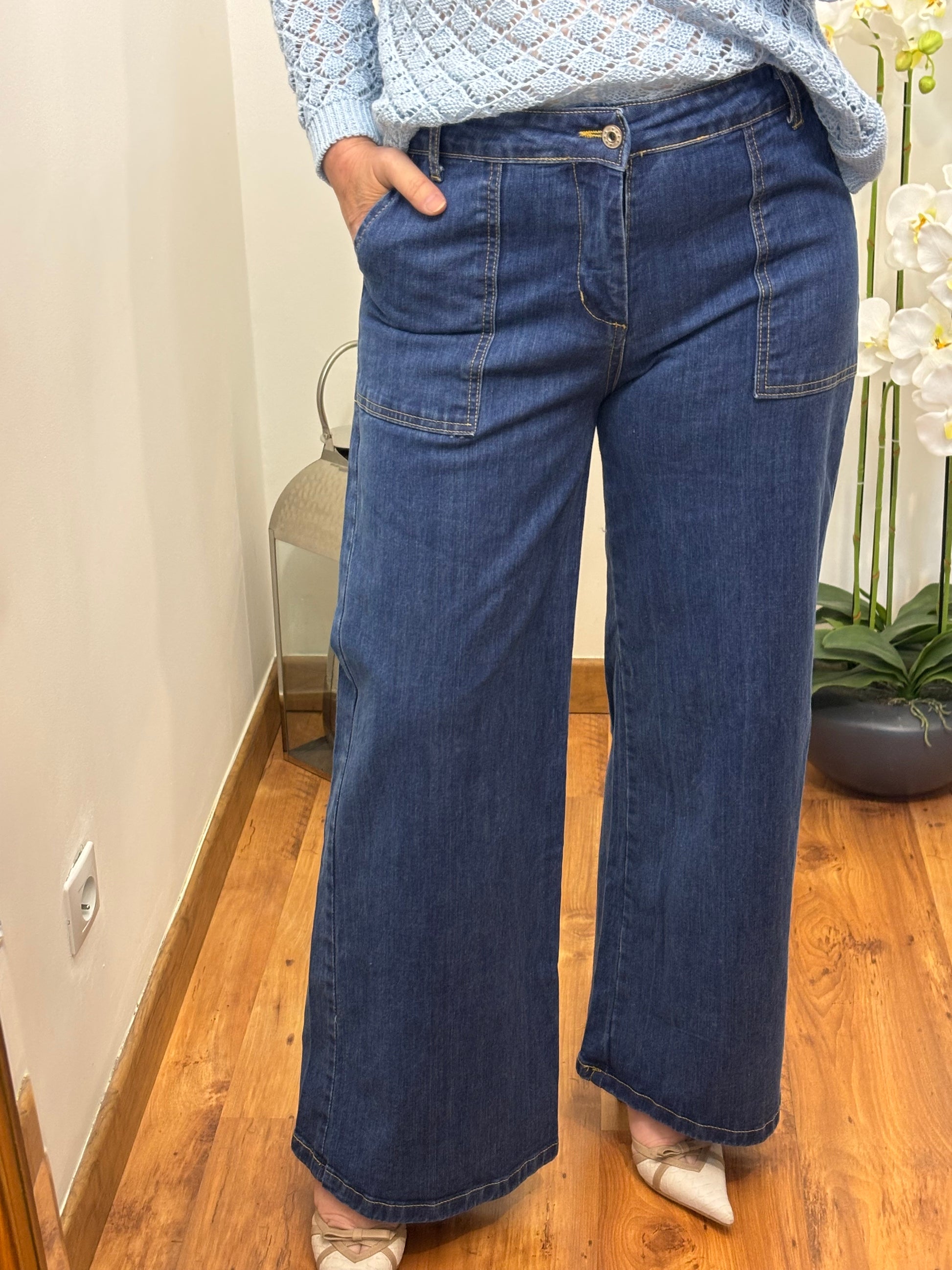 Femme portant le Jean Blue - Jean denim bleu BONITALUZ