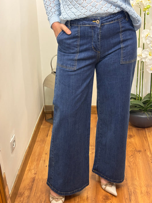 Femme portant le Jean Blue - Jean denim bleu BONITALUZ