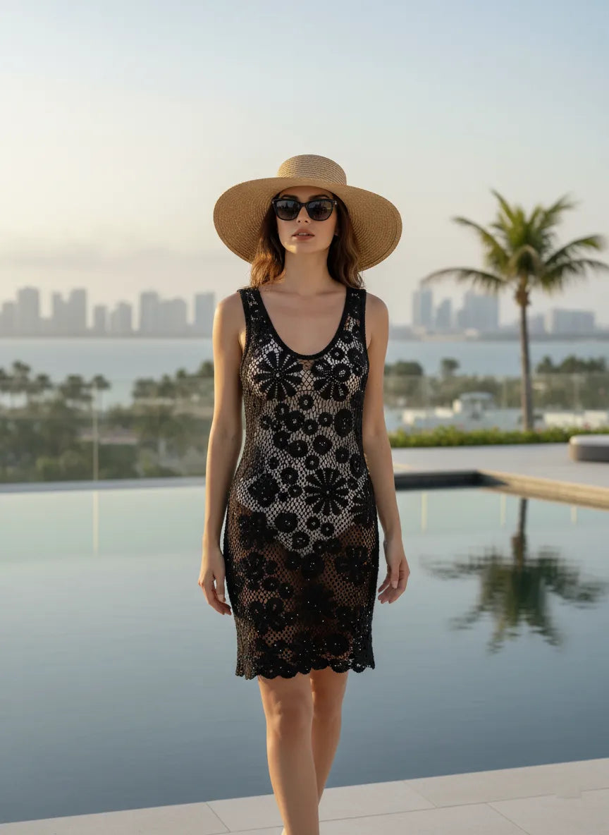 Robe femme noire imprimé fleurs marguerites mi-longue chapeau paille piscine débordement skyline ville palmiers look resort luxe BONITALUZ