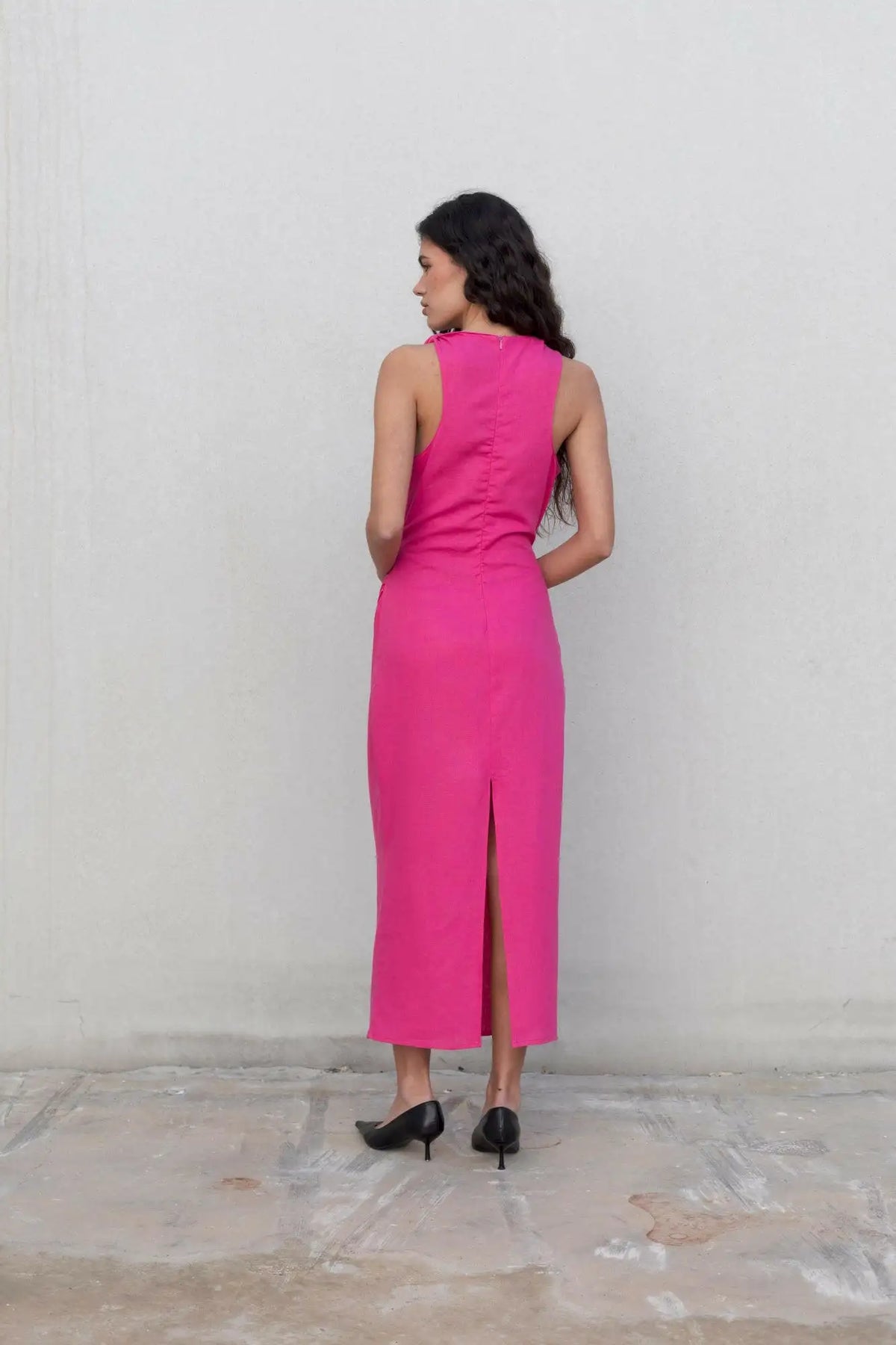 Robe Rosa femme rose fuchsia de dos fente élégante talons noirs BONITALUZ