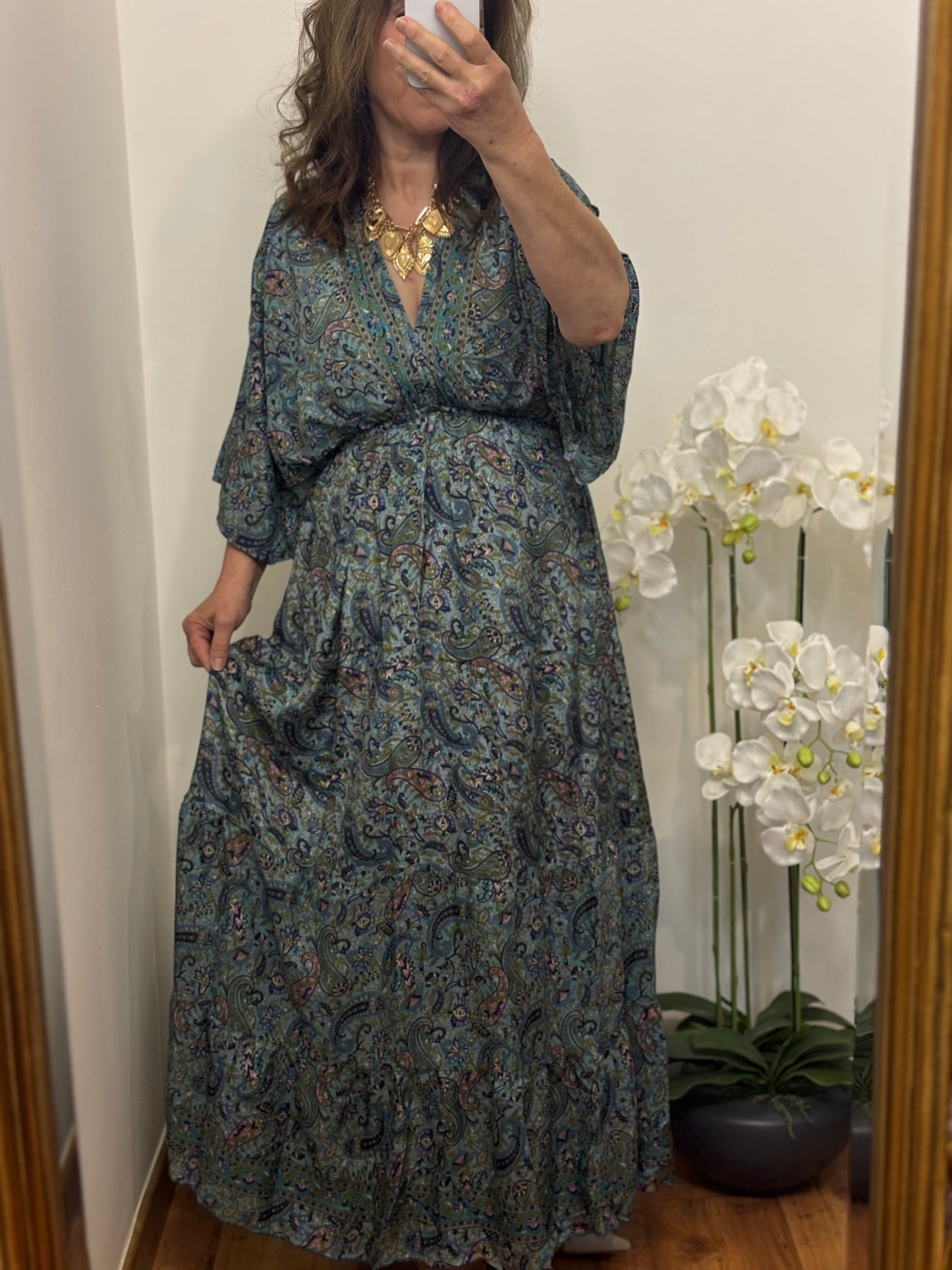 "Robe Rosie BONITALUZ - robe soie artistique portée, confort et style luxueux femme"