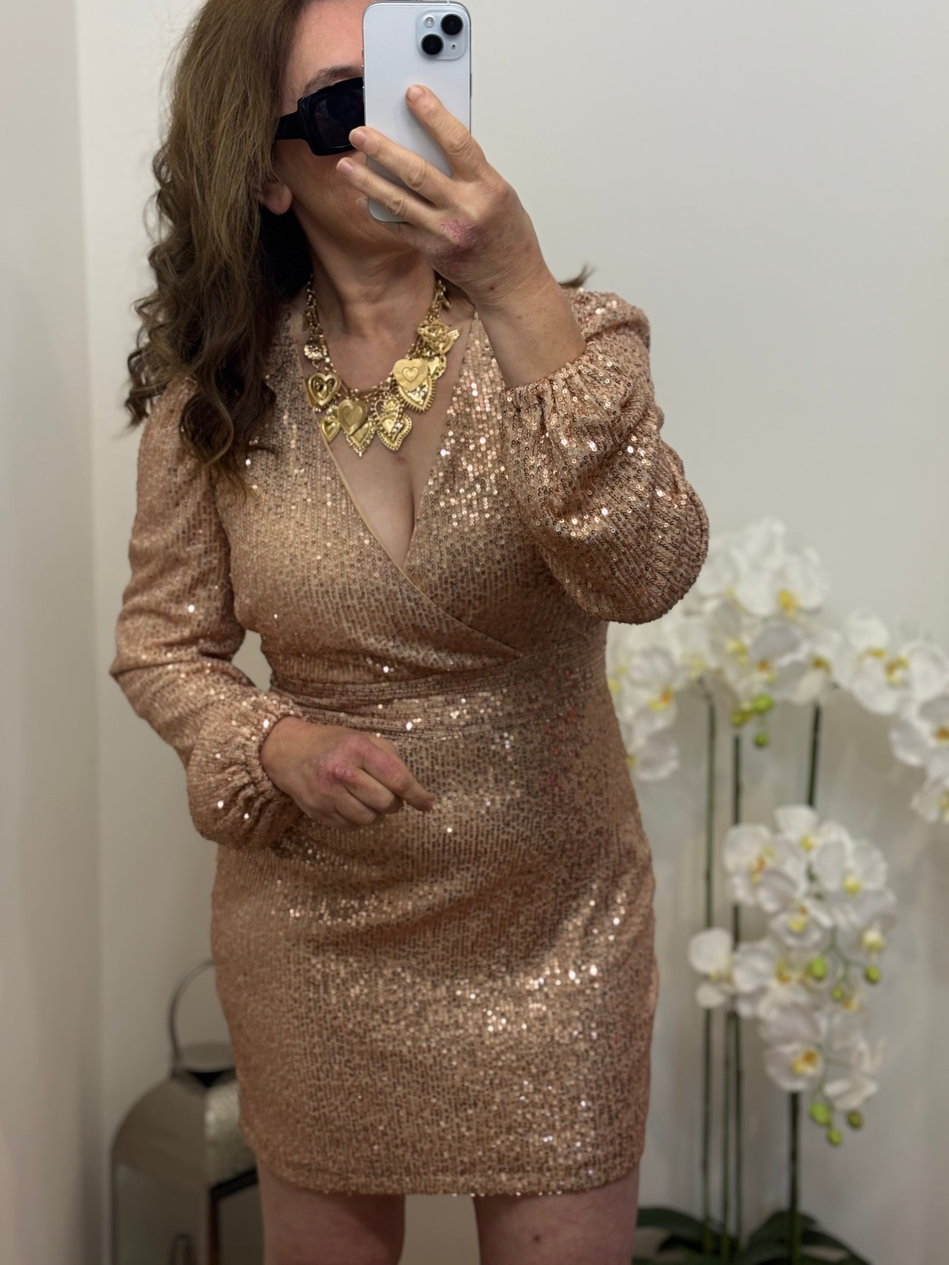 "Robe à paillettes Gisèle BONITALUZ portée - photo lifestyle, robe de soirée glamour"