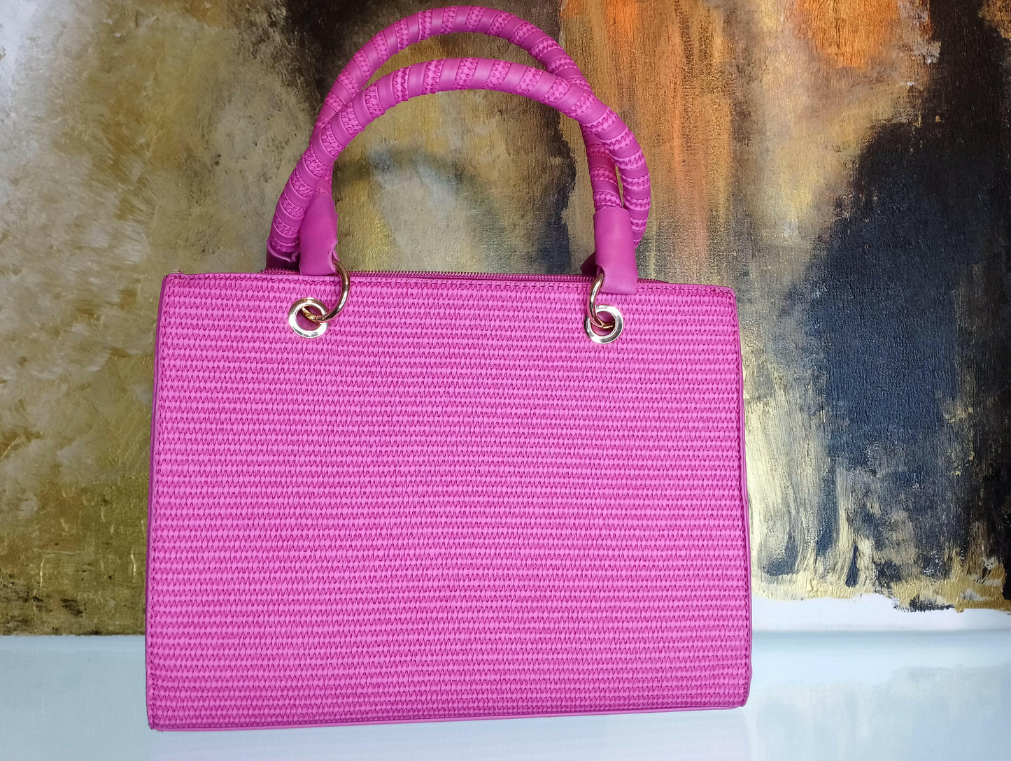 Sac Anissa grand format spacieux 22cm hauteur, vue portée - sac synthétique doublure polyester pour travail et rendez-vous professionnels