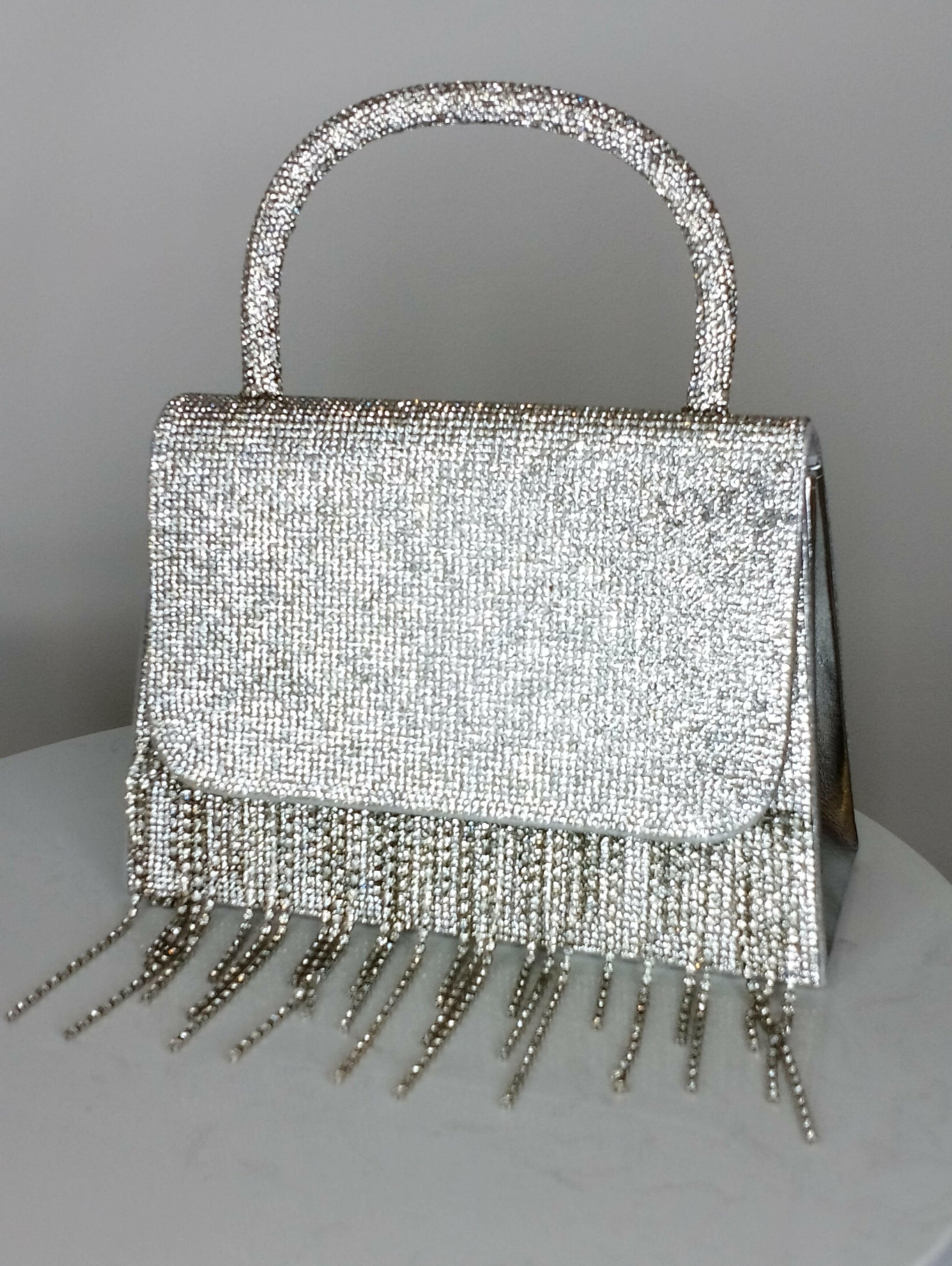 Sac Félicia franges strass décoratifs, vue complète - sac festive fermeture bouton pression pour soirées mondaines et dîners élégants