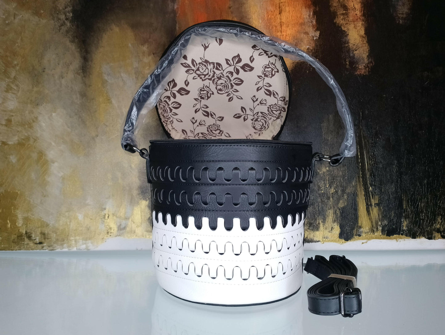 Sac sceau Arlequin style intemporel moderne, vue complète - sac à porter main ou avant-bras avec sangle supplémentaire pour polyvalence maximale