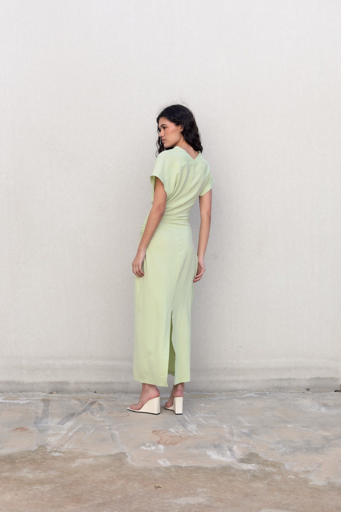 Robe Menta style décontracté chic, vue d'ensemble - robe polyvalente s'adaptant à différentes morphologies