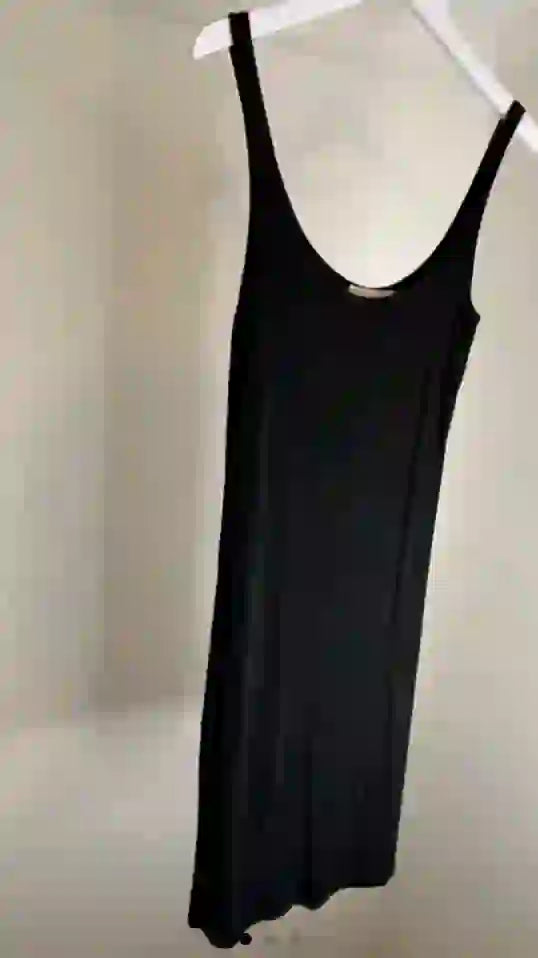 Fond de robe femme noire fond blanc cintre vue de face BONITALUZ